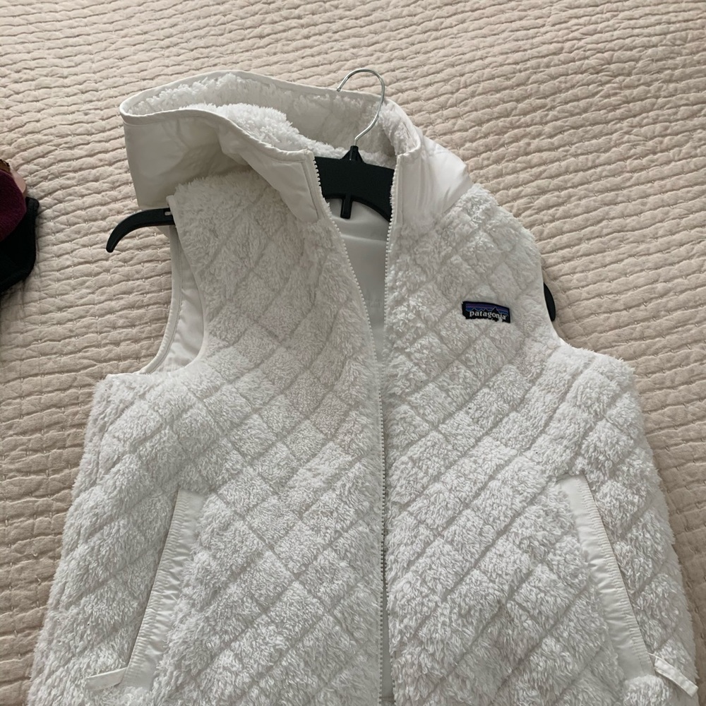 Patagonia White Reversible Vest w/ hood. Sz Small
